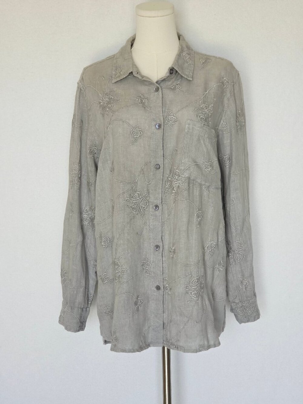 Karyn Seo Floral Embroidered Linen Button-Up Shirt Roll-Tap Long Sleee Grey